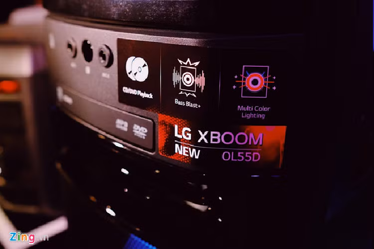 LG Xboom OL55D là mẫu loa mạnh mẽ nhất trong 4 sản phẩm với công suất 600 W, tích hợp bàn DJ và có thể điều khiển từ xa qua ứng dụng di động. Model này hiện có giá 6,99 triệu đồng.