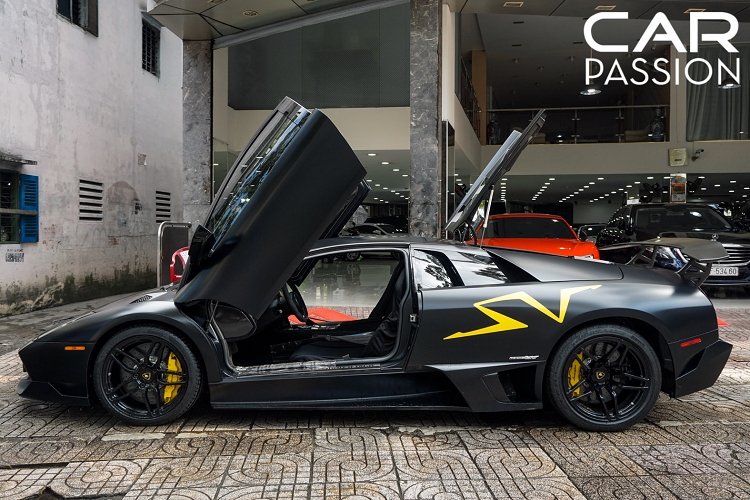 Ngay cả bộ mâm trên phiên bản Murcielago SV cũng có những câu chuyện đằng sau, bộ mâm 5 chấu kép hình ngôi sao thực chất được cắt tỉa từ một khối nhôm siêu cứng có trọng lượng nhẹ và được thực hiện bởi tập đoàn Alcoa, Mỹ.