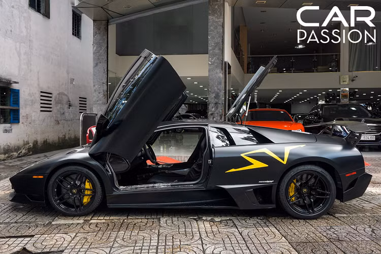 Ngay cả bộ mâm trên phiên bản Murcielago SV cũng có những câu chuyện đằng sau, bộ mâm 5 chấu kép hình ngôi sao thực chất được cắt tỉa từ một khối nhôm siêu cứng có trọng lượng nhẹ và được thực hiện bởi tập đoàn Alcoa, Mỹ.