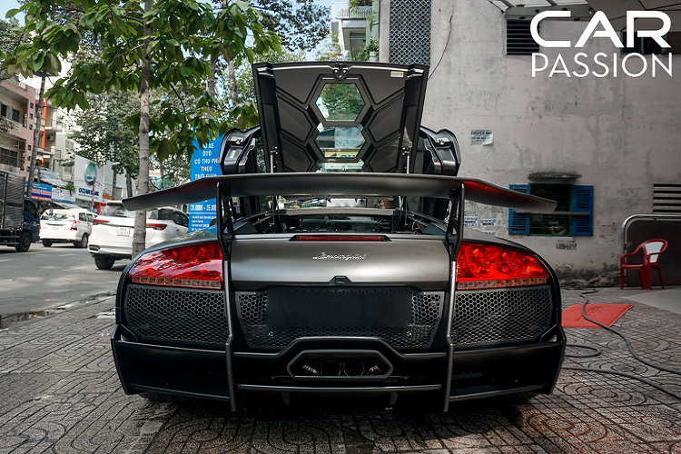 Theo dự tính ban đầu của hãng xe Ý, họ sẽ sản xuất tổng cộng 350 chiếc Lamborghini Murcielago SV LP670-4, nhưng đáng buồn thay chỉ có đúng 186 chiếc rời dây chuyền sản xuất và đến với khác hàng, điều này cũng cho thấy được giá trị của chiếc Murcielago SV độc nhất Việt Nam là lớn thế nào khi xe mang số thứ tự 46 và có giá bán tại thị trường Mỹ rơi vào khoảng 457.500 Đô-la.