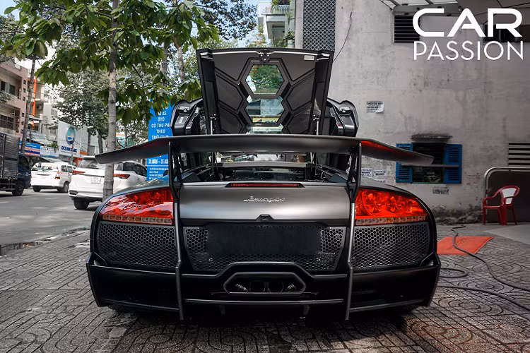 Theo dự tính ban đầu của hãng xe Ý, họ sẽ sản xuất tổng cộng 350 chiếc Lamborghini Murcielago SV LP670-4, nhưng đáng buồn thay chỉ có đúng 186 chiếc rời dây chuyền sản xuất và đến với khác hàng, điều này cũng cho thấy được giá trị của chiếc Murcielago SV độc nhất Việt Nam là lớn thế nào khi xe mang số thứ tự 46 và có giá bán tại thị trường Mỹ rơi vào khoảng 457.500 Đô-la.