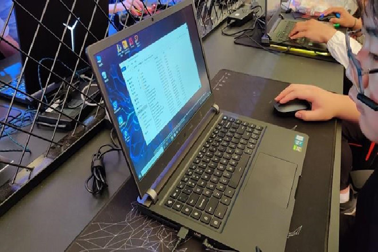 Cấu hình của Mi Gaming Laptop 2019 bao gồm chip Intel Core i5, i7 thế hệ thứ 9, Card đồ họa NVIDIA GeForce GTX 1660Ti, RAM DDR4 8 GB, 16 GB và ổ cứng SSD PCIe 512 GB.