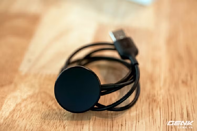 Mua Galaxy Watch Active 2, tang tai nghe khong day 3.5 trieu-Hinh-3