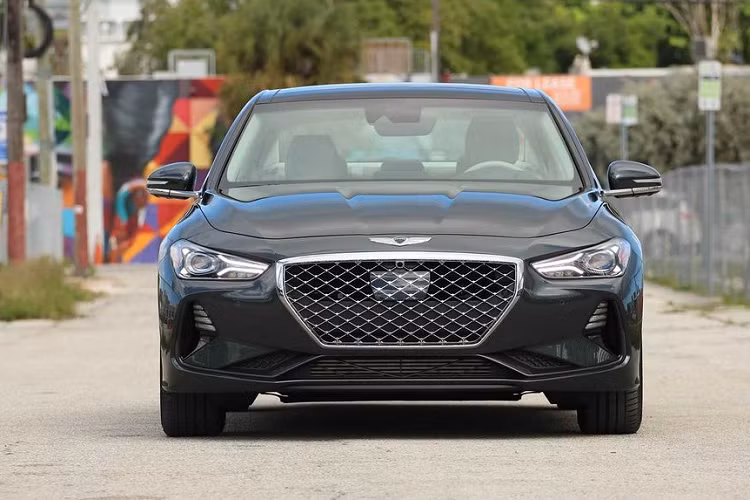 Cụ thể, mức khuyến mại giá bán xe Genesis G70 có thể lên tới 4.500 USD (tương đương hơn 100 triệu đồng) trong khi chi phí thuê mẫu xe này chỉ ngang bằng một chiếc xe bình dân như Chevrolet Malibu.