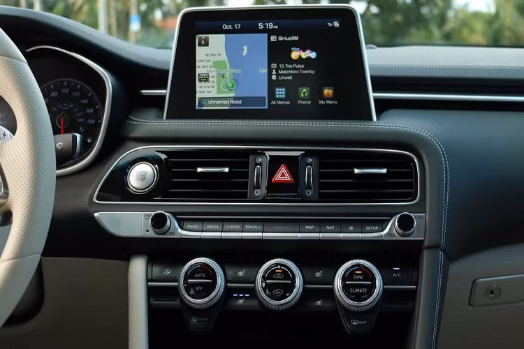 Chính sách này đã tạo ra một cơ hội rộng mở để tiếp cận chiếc sedan hạng sang chỉ với chi phí ngang bằng 1 mẫu “xe cỏ” như Chevy Malibu, với giá bán dưới G70 những 14.000 USD (khoảng 325 triệu đồng).