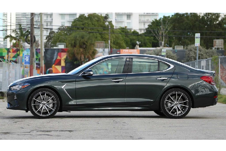 Trong nỗ lực chiếm thị phần, hãng xe sang Genesis hiện đã công bố chương trình khuyến mại lên tới 4.500 USD (hơn 100 triệu đồng) cho mẫu G70, bao gồm 2.500 USD tiền mặt tại đại lý, 1.000 USD khuyến mại ngày lễ và 1.000 USD khi khách hàng chuyển sang sử dụng G70 từ một hãng đối thủ cạnh tranh.