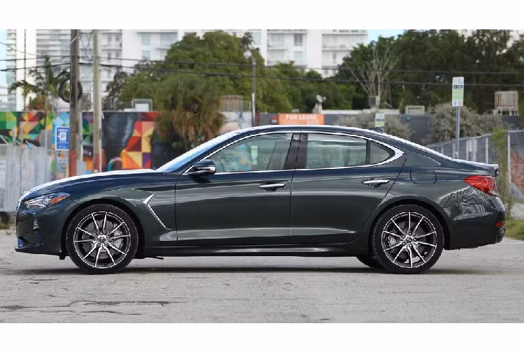 Trong nỗ lực chiếm thị phần, hãng xe sang Genesis hiện đã công bố chương trình khuyến mại lên tới 4.500 USD (hơn 100 triệu đồng) cho mẫu G70, bao gồm 2.500 USD tiền mặt tại đại lý, 1.000 USD khuyến mại ngày lễ và 1.000 USD khi khách hàng chuyển sang sử dụng G70 từ một hãng đối thủ cạnh tranh.