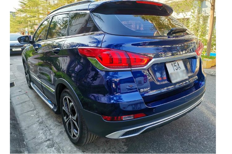 Trên thực tế, đa số người dùng Việt vẫn tỏ ra e ngại với xe ôtô Trung Quốc khi định kiến thương hiệu còn rất lớn, thực vậy, nhiều khách Việt đã chối bỏ “mác” xe Tàu bằng cách “lên đời” cho xe các logo từ những thương hiệu xe sang.