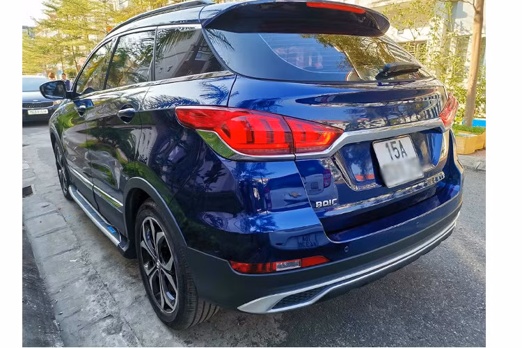 Trên thực tế, đa số người dùng Việt vẫn tỏ ra e ngại với xe ôtô Trung Quốc khi định kiến thương hiệu còn rất lớn, thực vậy, nhiều khách Việt đã chối bỏ “mác” xe Tàu bằng cách “lên đời” cho xe các logo từ những thương hiệu xe sang.