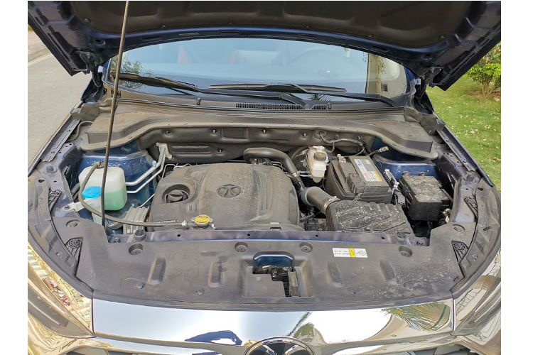 Tại Việt Nam, được biết BAIC X55 mới có giá bán chưa tới 600 triệu đồng. Xe sở hữu kích thước (DxRxC) lần lượt: 4.480 x 1.809 x 1.680 mm và đi cùng với chiều dài cơ sở 2.665 mm. Làm so sánh, kích thước này tương đương với mẫu CUV Hyundai Tucson (4.475 x 1.850 x 1.645mm &amp; wheebase 2.670 mm).