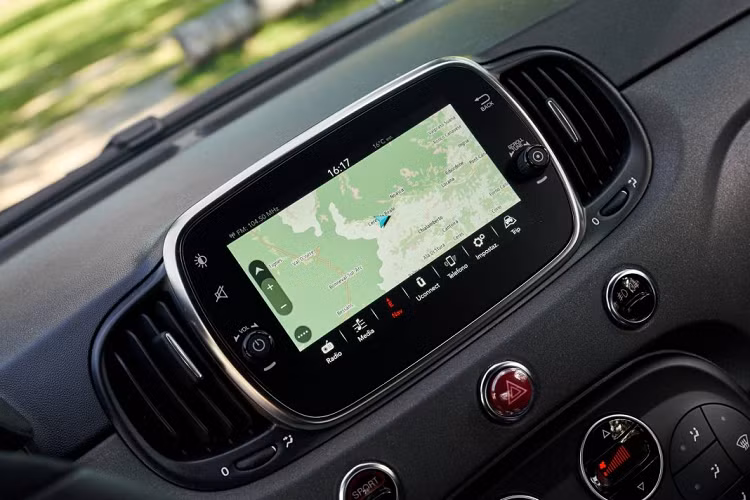 Mỗi chiếc xe đều được trang bị một bảng tên ghi số thứ tự nhằm đánh dấu cho dòng xe đặc biệt này.