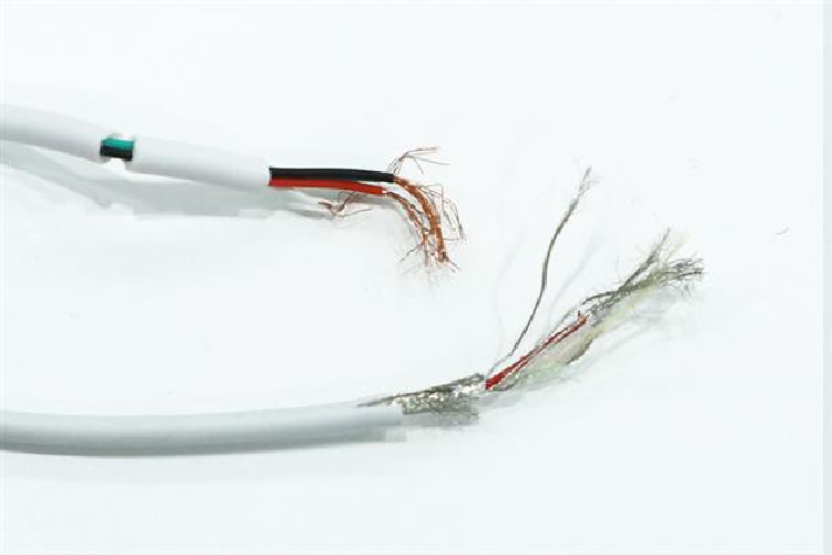 Lam sao de phan biet duoc cap sac iPhone gia va xin-Hinh-15