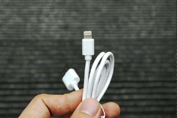 Lam sao de phan biet duoc cap sac iPhone gia va xin-Hinh-4