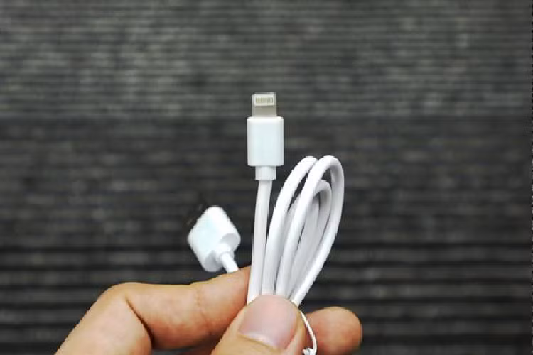 Lam sao de phan biet duoc cap sac iPhone gia va xin-Hinh-4