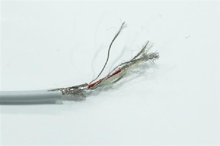 Lam sao de phan biet duoc cap sac iPhone gia va xin-Hinh-11