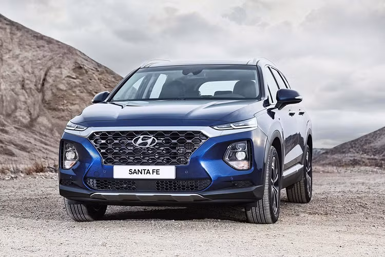 Bản cao cấp nhất Ultimate bị loại bỏ. Riêng bản Hyundai SantaFe 2020 Limited sẽ có thêm ngoại thất đen bóng và bệ cửa cao cấp.