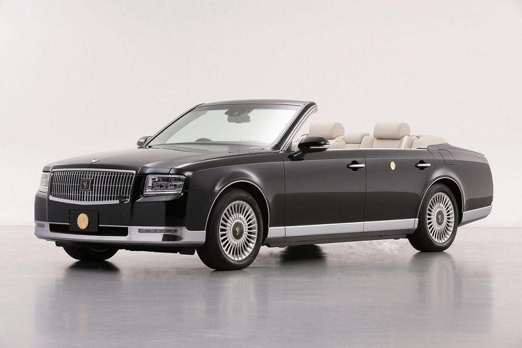 Được biết, "trái tim" của Toyota Century Convertible là khối động cơ hybrid kết hợp với động cơ V8 5.0L cho ra công suất tổng 425 mã lực.