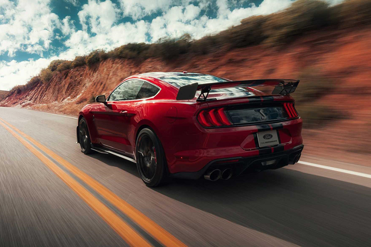 Theo những thông tin khá xác thực từ giới truyền thông, Shelby GT500 chỉ cần 10,6 giây để có thể tăng tốc từ 0 lên 161 km/h và hoàn thành quãng đường 400 mét trong 11 giây.