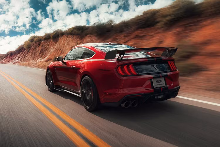 Theo những thông tin khá xác thực từ giới truyền thông, Shelby GT500 chỉ cần 10,6 giây để có thể tăng tốc từ 0 lên 161 km/h và hoàn thành quãng đường 400 mét trong 11 giây.