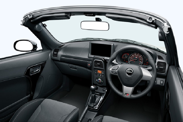 Hãng xe Nhật Bản cho biết mẫu mui trần mới được trang bị cơ cấu lái điện hiệu chỉnh đặc biệt, hệ thống treo và bộ giảm chấn tối ưu.