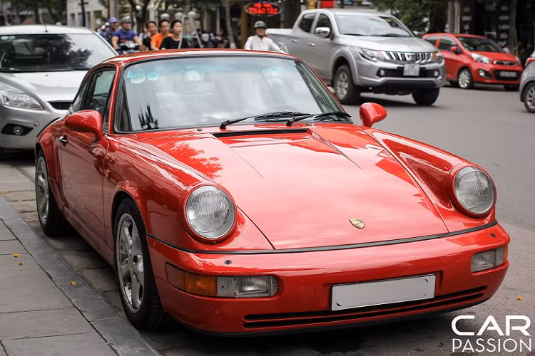 Chiếc xe sử dụng động cơ hút khí tự nhiên 6 xy-lanh phẳng, dung tích 3.6 Lit được gọi là M64. Động cơ này giúp sản sinh công suất 247 mã lực, mô men xoắn cực đại lên tới 310Nm. Porsche đem đến cho những khách hàng hai sự lựa chọn về hộp số bao gồm hộp số sàn 5 cấp hoặc hộp số tự động 4 cấp Tiptronic.