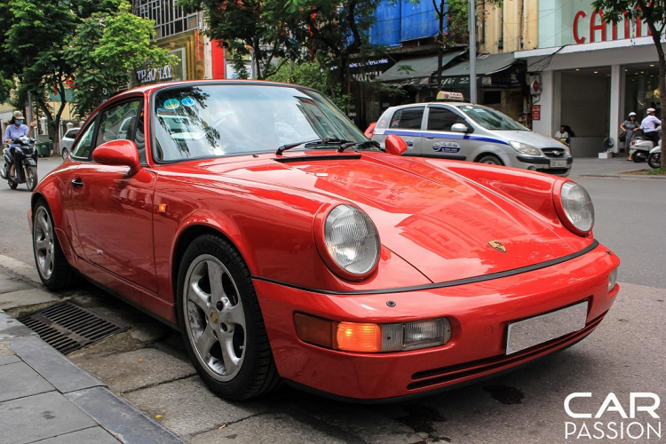 Trong 5 năm ra mắt và bán ra thị trường, Porsche đã bán được gần 67,000 chiếc ở tất cả các phiên bản thuộc series 964.