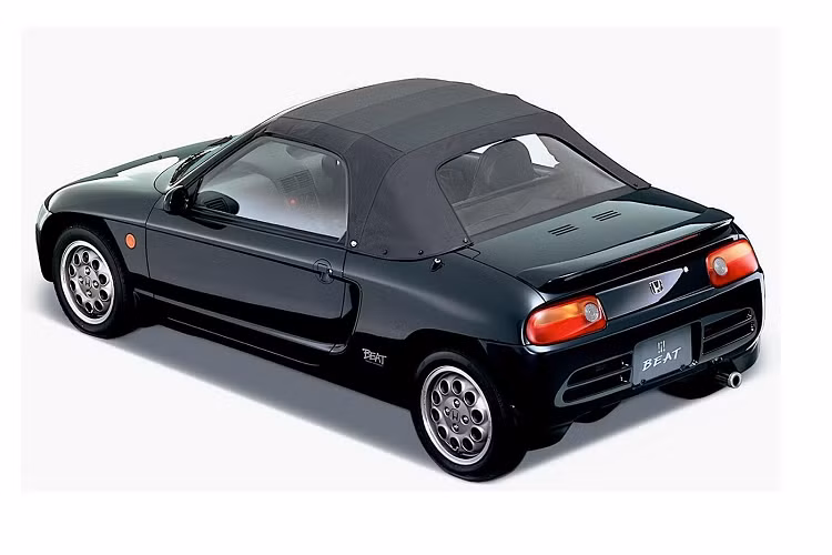 Hầu hết các chiếc xe thuộc loại hình này là xe tải nhỏ và xe tải có hệ truyền động mạnh mẽ. Nhưng trong nhiều năm qua, một vài nhà sản xuất ô tô như Honda đã tạo ra những chiếc xe thể thao kỳ quặc trong lớp Keijidosha. Trong đó phải kể đến mẫu xe Honda Beat-Một chiếc xe thể thao với động cơ đặt giữa và động cơ 3 xi-lanh.