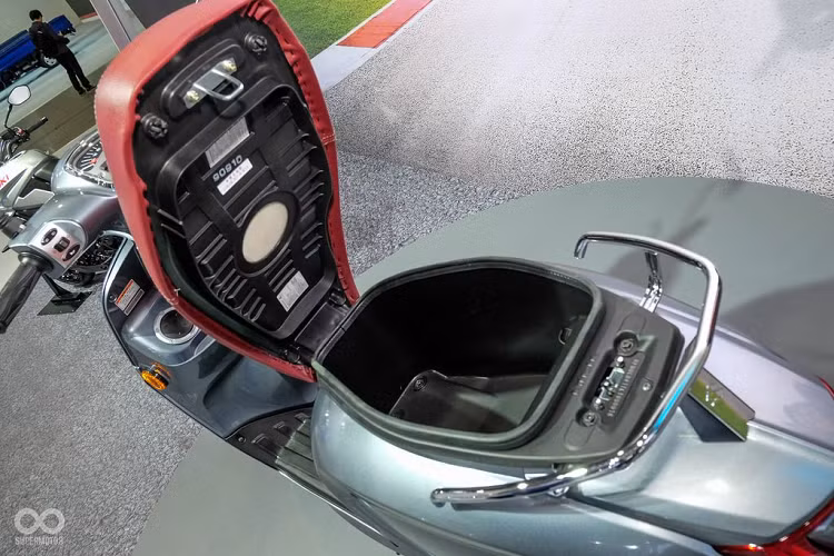 Nhiều quan điểm cho rằng, Suzuki Saluto 125 mang nhiều đường nét tương đồng với các mẫu xe tay ga Ý như Piaggio Vespa