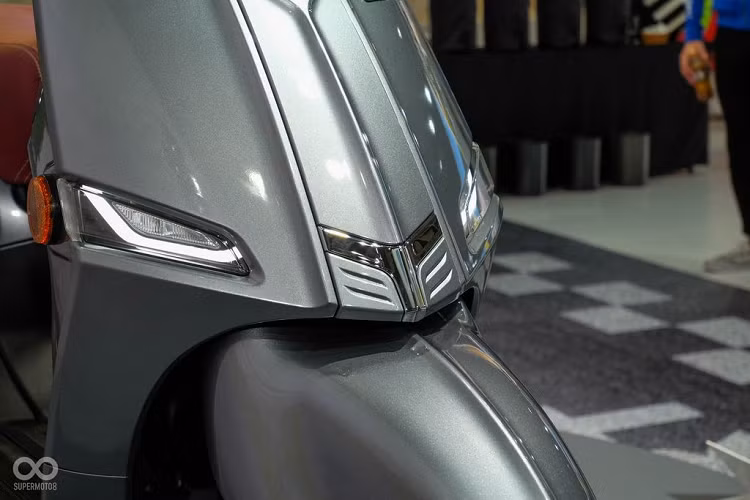 Ngoài trang bị hệ thống đèn LED và đồng hồ 1/2 dạng LCD, Suzuki Saluto 125 còn sở hữu hệ thống khoá thông minh Smart-key hiện đại.