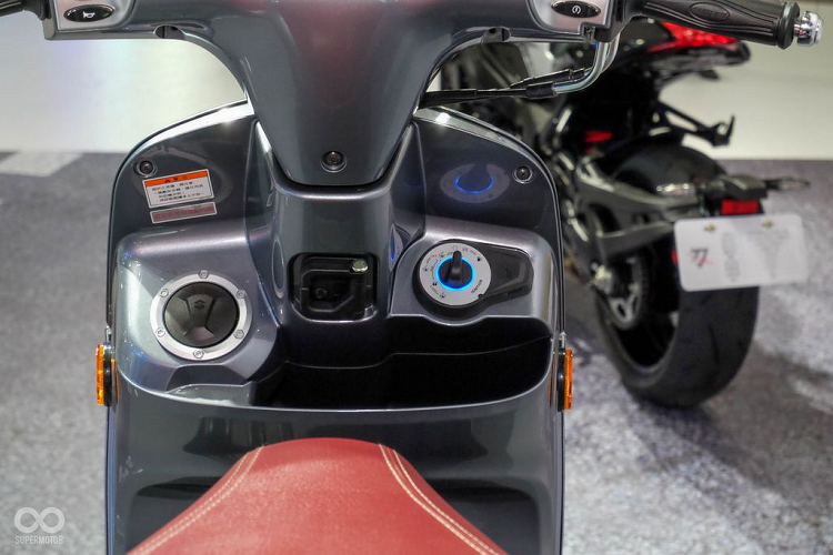 Về truyền động, Saluto 125 sử dụng khối động cơ 124cc, cho ra công suất tối đa 9,2 mã lực và 10 Nm mô-men xoắn cực đại. Khối động cơ này tương đồng với mẫu xe Swish 125 bán ra ở châu Âu. Giá xe Suzuki Saluto 125 hiện chưa được công bố chính thức.