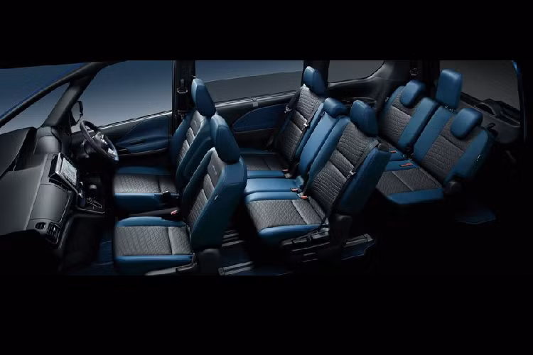 Cũng như Serena 2020 thông thường, hệ thống cách âm của chiếc MPV đời mới được cải thiện đáng kể, ngoài ra, bộ công nghệ an toàn chủ động được mở rộng hơn với cảnh báo điểm mù thông minh, cảnh báo giao thông phía sau, phanh khẩn cấp thông minh, chức năng đọc biển báo giao thông đường bộ và ngăn xe tăng tốc do kẹt chân ga.