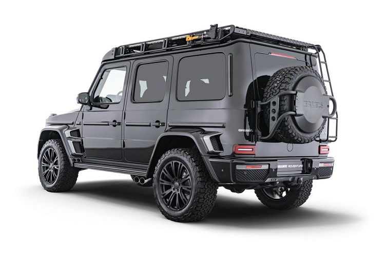 Cuối cùng, nhưng không kém phần quan trọng và cũng là 1 đặc sản của nhà Brabus, chất liệu nhôm xuất hiện cùng những thiết kế ấn tượng trên hầu hết các chi tiết quan trọng như bàn đạp ga - phanh, chốt khóa cửa và lẫy chuyển số sau vô lăng, hoàn thiện 1 nét đẹp cơ khí. Mức giá xe Mercedes G-Class x Brabus Adventure độ này chưa được công bố.