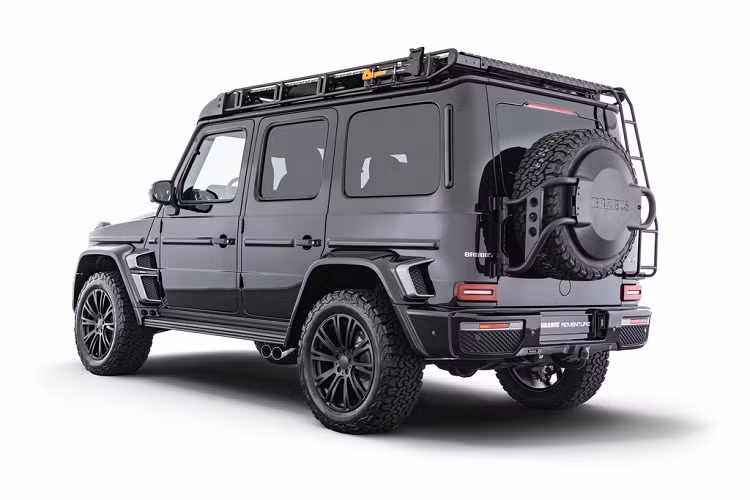 Cuối cùng, nhưng không kém phần quan trọng và cũng là 1 đặc sản của nhà Brabus, chất liệu nhôm xuất hiện cùng những thiết kế ấn tượng trên hầu hết các chi tiết quan trọng như bàn đạp ga - phanh, chốt khóa cửa và lẫy chuyển số sau vô lăng, hoàn thiện 1 nét đẹp cơ khí. Mức giá xe Mercedes G-Class x Brabus Adventure độ này chưa được công bố.