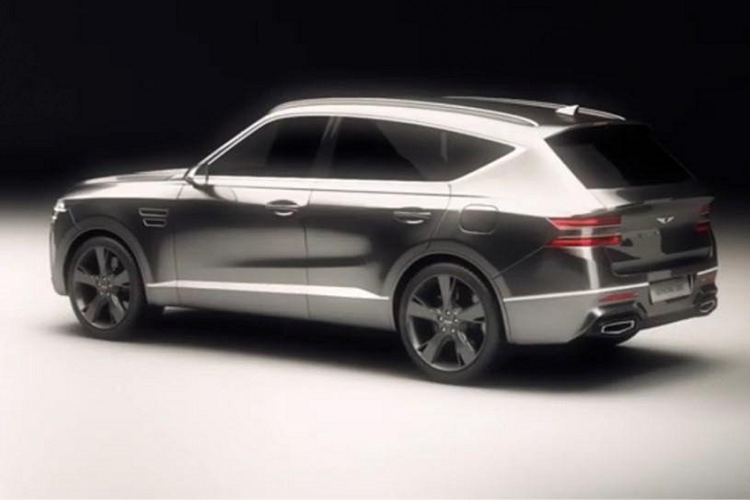 Genesis sẽ trang bị động cơ nào cho GV80 vẫn đang là một câu hỏi. Nhưng khả năng cao là động cơ V6 3.3L twin-turbo cho công suất tối đa 365 mã lực và mô-men xoắn cực đại 509Nm, đi cùng với hệ dẫn động cầu sau (RWD) và bốn bánh (AWD).