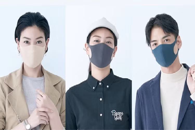 Pitta là thương hiệu khẩu trang của Nhật, có giá bán từ 66.000 đồng. Sản phẩm này được làm từ chất liệu Polyurethane mềm mịn, có độ co giãn tốt. Khẩu trang có thể lọc vi khuẩn đến 2.5 µm cũng như chống tia UV, ngăn ngừa bệnh về da và ung thư da. Ảnh: Pitta. 