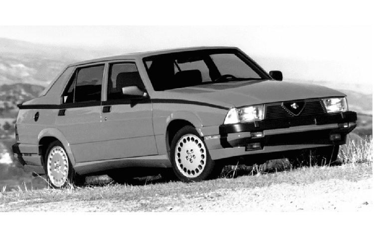 Dáng vẻ hình hộp vuông vức của Alfa Romeo Milano không hề đẹp mắt như một số mẫu sedan Châu Âu khác của thập niên 1980, nhưng động cơ V6 nằm dưới nắp capô của nó thì lại đủ sức thuyết phục cả những tài xế khó tính.