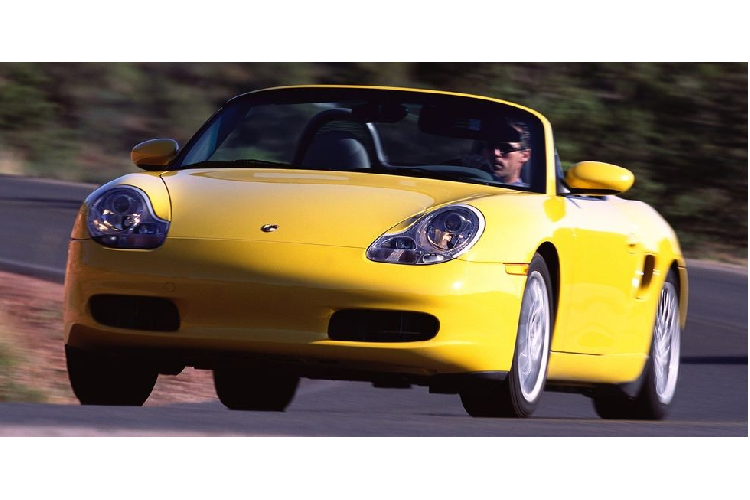 Mẫu Boxster nguyên bản đã là chiếc xe cứu lấy Porsche. Nó rẻ hơn mẫu 911, và nhờ có bố cục động cơ đặt giữa, nó lái cũng rất hay. Khuyết điểm duy nhất của nó là hệ thống đèn đầu không đẹp. 