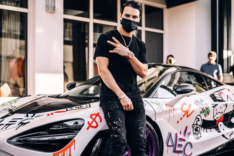 Những chiếc xe từ sang trọng tới thể thao đều đã được trở thành “nền vẽ” để những người nghệ sĩ thỏa sức sáng tạo bằng nhiều chất liệu màu khác nhau. Thông thường, những chiếc Art Car thể hiện dấu ấn cá nhân cũng như phong cách nghệ thuật của người nghệ sĩ, cũng như là thông điệp mà họ cũng như thương hiệu muốn gửi gắm tới những người hâm mộ.