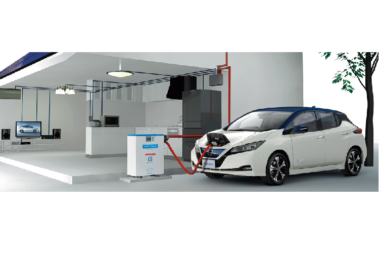Bản nâng cấp Nissan Leaf 2020 được trang bị hệ thống thông tin giải trí 9 inch tiêu chuẩn với giao diện người dùng thân thiện. Người mua có thể chọn hai màu mới, Vivid Blue và Stealth Gray. Tất cả phiên bản đều có ăngten vây cá mập.