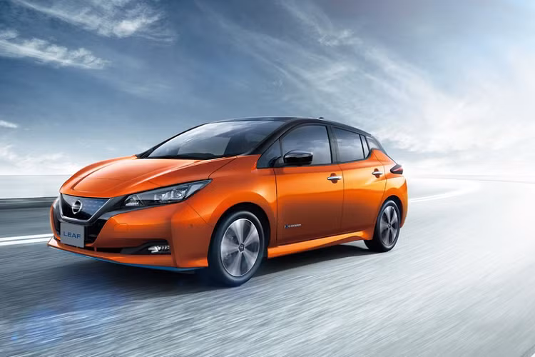 Giá xe Nissan Leaf 2020 bán tại thị trường nội địa từ 30.409 USD cho bản tiêu chuẩn, 37.428 USD cho bản cao cấp Leaf Autech Edition.