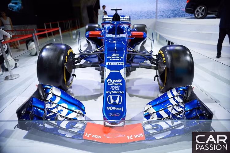 Về phần chiếc RB14, xe cũng đã được thay đổi ít nhiều so với chiếc xe Red Bull Racing sử dụng vào năm 2018 nhằm đảm bảo bí mật về khí động học.