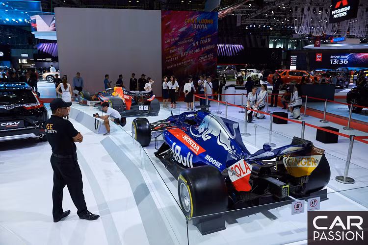 Trong khi đó, thành tích tốt nhất của Scuderia Toro Rosso là vị trí thứ 3 tại chặng đua Đức của Daniil Kvyat và nhiều lần giành vị trí trong top 10.