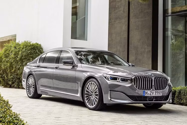  BMW 7-Series 2020 mới được đánh giá là chiếc sedan hạng sang đầu bảng cùng với thiết kế khỏe khoắn, đẹp mắt và nhiều trang bị, sức mạnh được nâng cấp đáng kể.