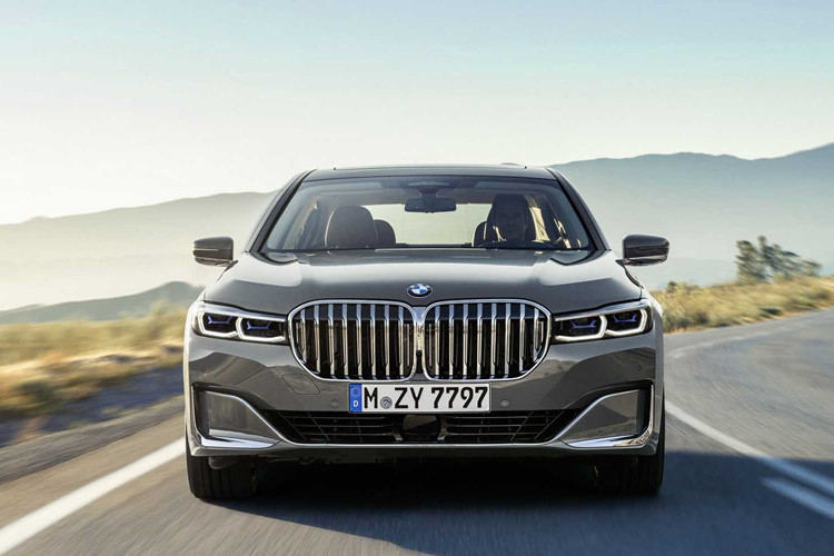 Bên cạnh đó hãng còn đưa ra tùy chọn đèn laser cho khách hàng lựa chọn.