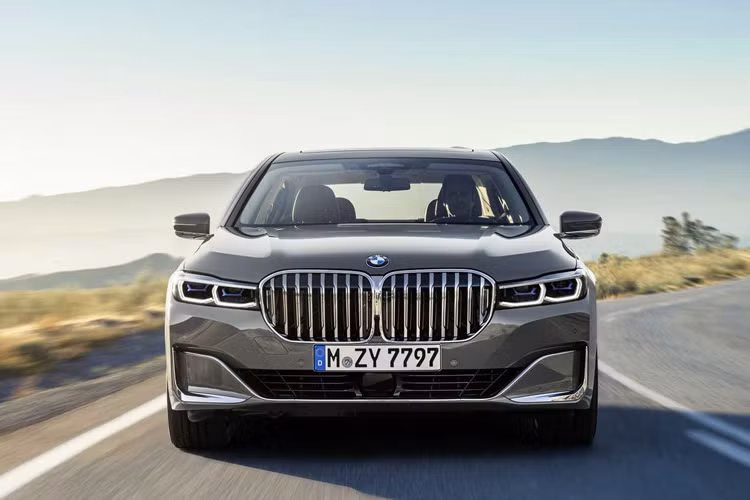 Bên cạnh đó hãng còn đưa ra tùy chọn đèn laser cho khách hàng lựa chọn.