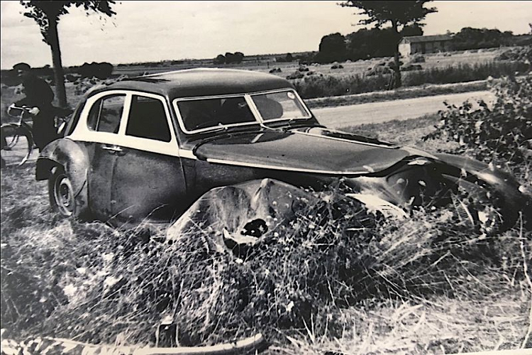 Nhiều thập kỷ sau đó, bộ phận Mulliner của Bentley tiết lộ rằng Corniche nguyên bản đã được tái tạo sau nhiều năm nỗ lực.