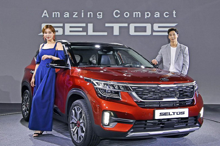 Tại thị trường Hàn Quốc, giá xe Kia Seltos 2019 từ 19,29 - 26,36 triệu won (tương đương 383-523 triệu đồng). Hãng xe Kia cũng bắt đầu mở đặt trước từ 26/6, tính đến ngày 18/7 thì đã có 5.100 xe đặt trước ở Hàn và 6.046 xe đặt trước ở Ấn Độ.