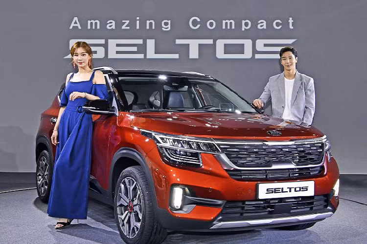 Tại thị trường Hàn Quốc, giá xe Kia Seltos 2019 từ 19,29 - 26,36 triệu won (tương đương 383-523 triệu đồng). Hãng xe Kia cũng bắt đầu mở đặt trước từ 26/6, tính đến ngày 18/7 thì đã có 5.100 xe đặt trước ở Hàn và 6.046 xe đặt trước ở Ấn Độ.
