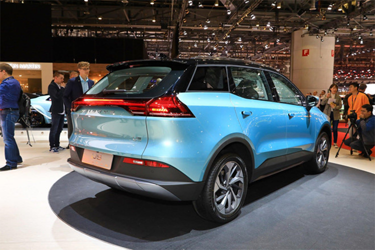 Thách thức đang đợi U5 ở chuyến đi dài ngày tới đây là việc mạng lưới trạm sạc trên thế giới hiện nay vẫn còn khá thưa thớt, chưa kể điều kiện địa hình, thời tiết ở từng khu vực cũng khác nhau.