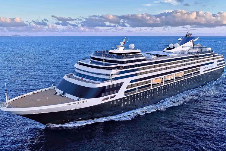 Những du thuyền siêu sang hàng đầu thế giới thường mang lại cho bạn trải nghiệm thuê phòng thượng hạng với mức giá lên đến hàng chục nghìn USD. Một du thuyền sắp đi vào hoạt động sẽ mang đến cho bạn trải nghiệm thân thuộc "như ở nhà" khi bán đứt những "căn hộ" trên tàu với giá ngất ngưởng.